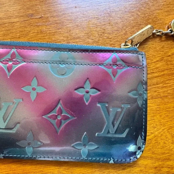 LOUIS VUITTON *Special Edition* Valentine’s 2020 release - Picture 4 of 9